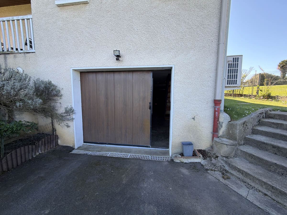 porte-de-garage-enroulable-pau-bearn-pays-basque-avant-particulier